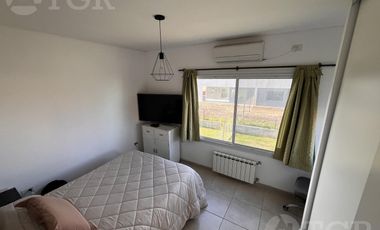 Casa  en Venta- Casas de Santa Guadalupe - Pilar del Este-Jardin-Parrilla-3 ambientes.