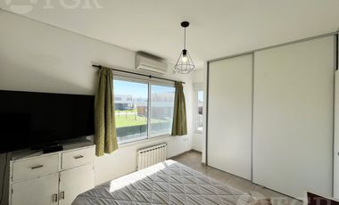 Casa  en Venta- Casas de Santa Guadalupe - Pilar del Este-Jardin-Parrilla-3 ambientes.