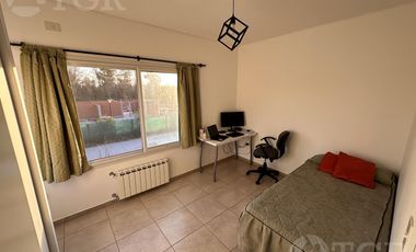 Casa  en Venta- Casas de Santa Guadalupe - Pilar del Este-Jardin-Parrilla-3 ambientes.