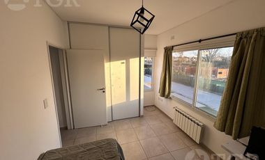 Casa  en Venta- Casas de Santa Guadalupe - Pilar del Este-Jardin-Parrilla-3 ambientes.