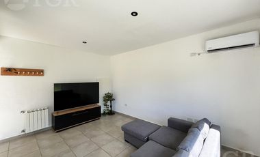 Casa  en Venta- Casas de Santa Guadalupe - Pilar del Este-Jardin-Parrilla-3 ambientes.