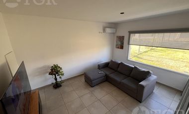 Casa  en Venta- Casas de Santa Guadalupe - Pilar del Este-Jardin-Parrilla-3 ambientes.