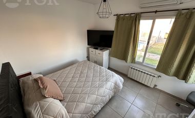 Casa  en Venta- Casas de Santa Guadalupe - Pilar del Este-Jardin-Parrilla-3 ambientes.