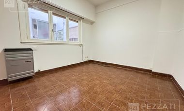 Departamento en  alquiler de 2 ambientes. Zona Centro. Contrafrente. Lavadero