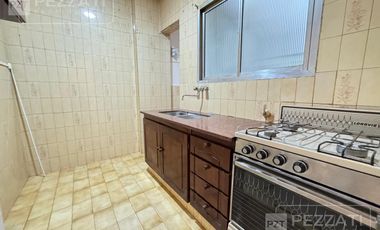 Departamento en  alquiler de 2 ambientes. Zona Centro. Contrafrente. Lavadero