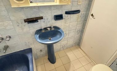 Departamento en  alquiler de 2 ambientes. Zona Centro. Contrafrente. Lavadero