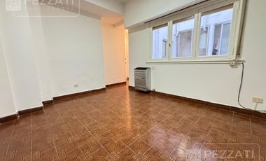 Departamento en  alquiler de 2 ambientes. Zona Centro. Contrafrente. Lavadero