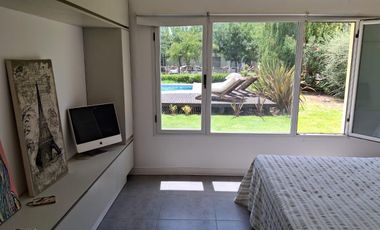 Exclusiva Casa-Quinta con Pileta - Gran parque - 3 amb!! Barrio 4 Robles
