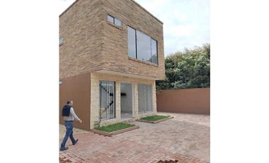 Vendo casa inteligente 153mt conj.14 un. 800M. 3 habitaciones con baño