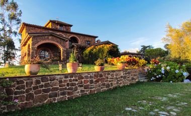 Villa estilo Toscano en VENTA en Mesa de los Santos