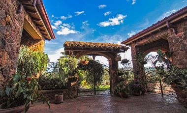 Villa estilo Toscano en VENTA en Mesa de los Santos
