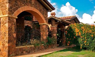 Villa estilo Toscano en VENTA en Mesa de los Santos
