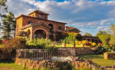 Villa estilo Toscano en VENTA en Mesa de los Santos