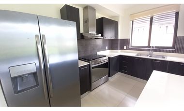 Apartamento Amoblado con bonita Vista - River Valley, Panamá Pacífico