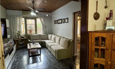 VENTA CASA 5 AMBIENTES CON COCHERA. PJE MALAGA 5600