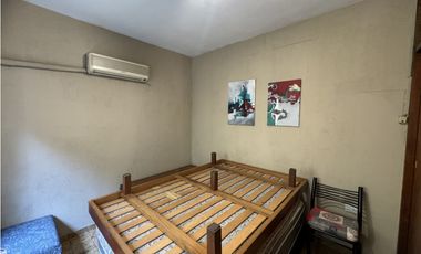 VENTA CASA 5 AMBIENTES CON COCHERA. PJE MALAGA 5600