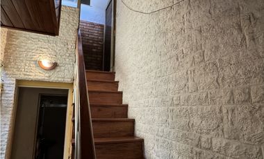 VENTA CASA 5 AMBIENTES CON COCHERA. PJE MALAGA 5600