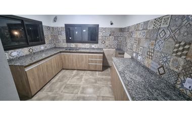 SE VENDE CASA A ESTRENAR EN TANTI A DOS CUADRAS DE LA RUTA