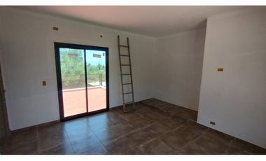 SE VENDE CASA A ESTRENAR EN TANTI A DOS CUADRAS DE LA RUTA