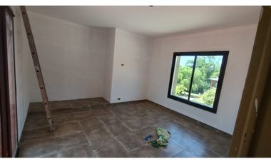SE VENDE CASA A ESTRENAR EN TANTI A DOS CUADRAS DE LA RUTA