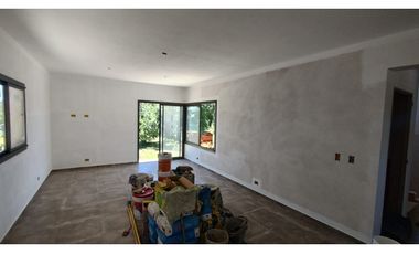 SE VENDE CASA A ESTRENAR EN TANTI A DOS CUADRAS DE LA RUTA