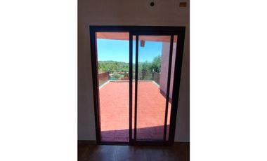 SE VENDE CASA A ESTRENAR EN TANTI A DOS CUADRAS DE LA RUTA