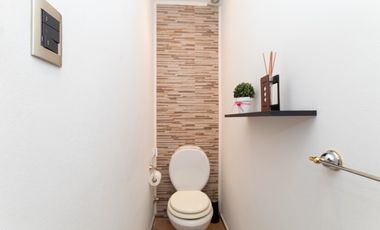 VENTA CASA 5 AMBIENTES CON COCHERA Y PILETA. PJE MALDONADO 5400