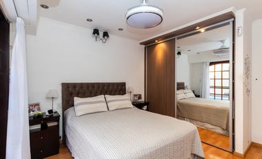 VENTA CASA 5 AMBIENTES CON COCHERA Y PILETA. PJE MALDONADO 5400