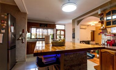 VENTA CASA 5 AMBIENTES CON COCHERA Y PILETA. PJE MALDONADO 5400