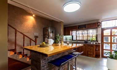 VENTA CASA 5 AMBIENTES CON COCHERA Y PILETA. PJE MALDONADO 5400
