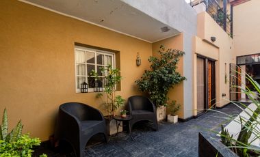 VENTA CASA 5 AMBIENTES CON COCHERA Y PILETA. PJE MALDONADO 5400