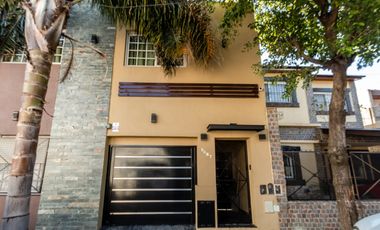 VENTA CASA 5 AMBIENTES CON COCHERA Y PILETA. PJE MALDONADO 5400