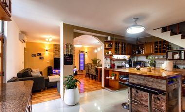 VENTA CASA 5 AMBIENTES CON COCHERA Y PILETA. PJE MALDONADO 5400