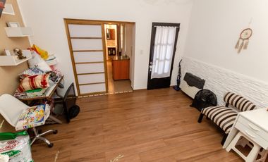 VENTA CASA 5 AMBIENTES CON COCHERA Y PILETA. PJE MALDONADO 5400