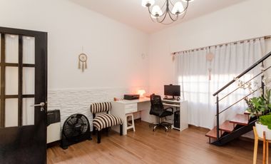 VENTA CASA 5 AMBIENTES CON COCHERA Y PILETA. PJE MALDONADO 5400