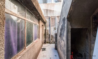 VENTA CASA CON COCHERA A DEMOLER/ LOTE, SAYOS 5400, VILLA LUGANO