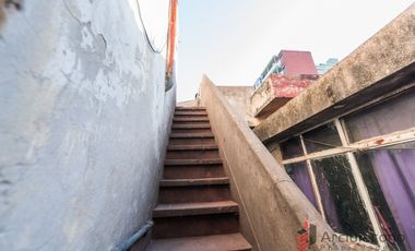 VENTA CASA CON COCHERA A DEMOLER/ LOTE, SAYOS 5400, VILLA LUGANO