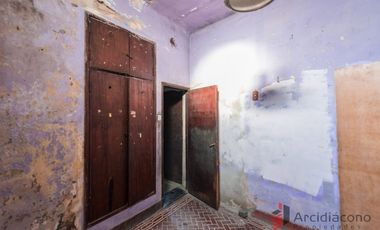 VENTA CASA CON COCHERA A DEMOLER/ LOTE, SAYOS 5400, VILLA LUGANO