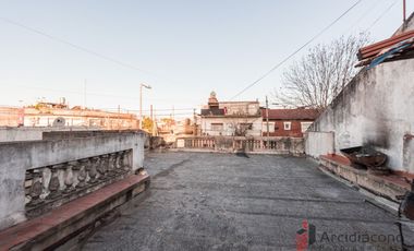 VENTA CASA CON COCHERA A DEMOLER/ LOTE, SAYOS 5400, VILLA LUGANO