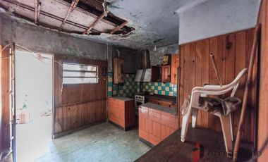 VENTA CASA CON COCHERA A DEMOLER/ LOTE, SAYOS 5400, VILLA LUGANO