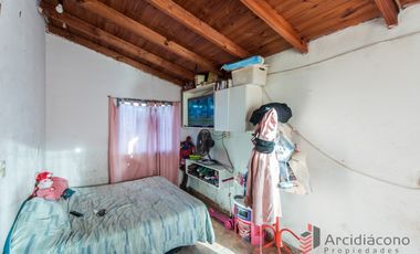 VENTA CASA CON COCHERA A DEMOLER/ LOTE, SAYOS 5400, VILLA LUGANO