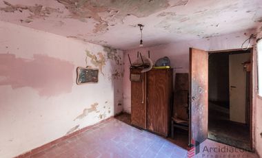 VENTA CASA CON COCHERA A DEMOLER/ LOTE, SAYOS 5400, VILLA LUGANO