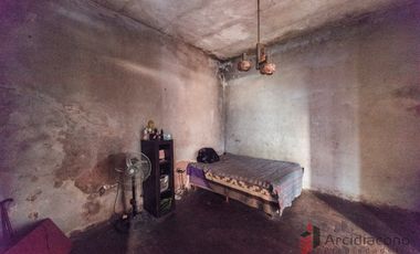 VENTA CASA CON COCHERA A DEMOLER/ LOTE, SAYOS 5400, VILLA LUGANO