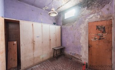 VENTA CASA CON COCHERA A DEMOLER/ LOTE, SAYOS 5400, VILLA LUGANO