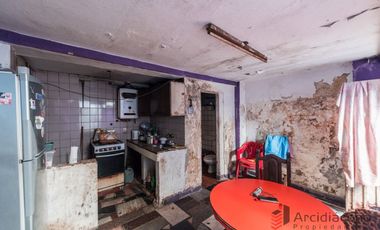 VENTA CASA CON COCHERA A DEMOLER/ LOTE, SAYOS 5400, VILLA LUGANO