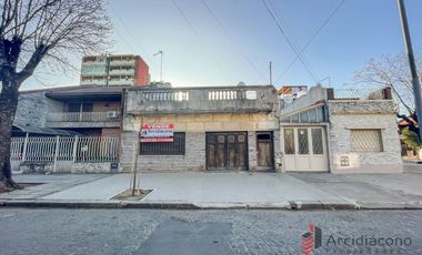 VENTA CASA CON COCHERA A DEMOLER/ LOTE, SAYOS 5400, VILLA LUGANO