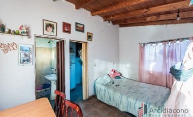 VENTA CASA CON COCHERA A DEMOLER/ LOTE, SAYOS 5400, VILLA LUGANO