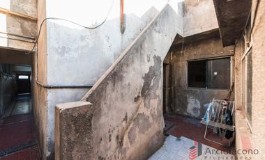 VENTA CASA CON COCHERA A DEMOLER/ LOTE, SAYOS 5400, VILLA LUGANO