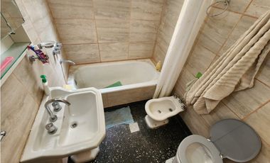 VENTA CASA 4 AMBIENTES CON TERRAZA, QUINCHO Y JARDIN. RUCCI 4500