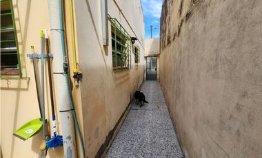 VENTA CASA 4 AMBIENTES CON TERRAZA, QUINCHO Y JARDIN. RUCCI 4500